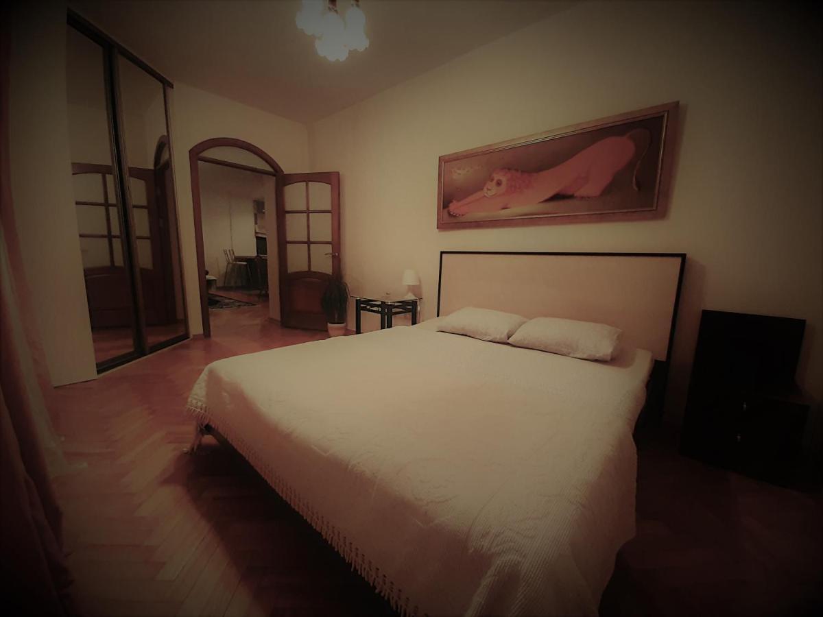 Apartment On Myasnikova 34 Minsk Buitenkant foto